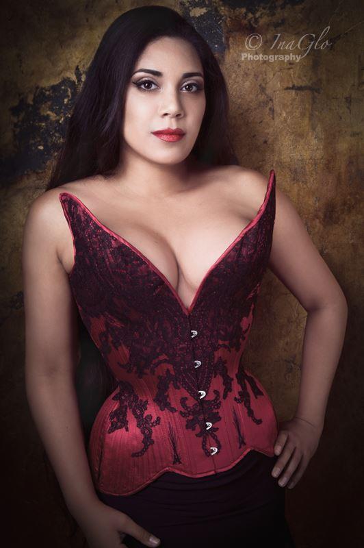 Corset by Sparklewren. Modelled by Lucy Corsetry, photography by InaGlo Photography